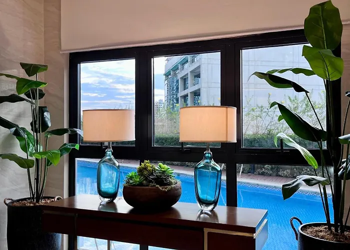 Apartment Deluxe Executive Corner Unit In Makati *