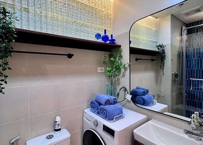 Deluxe Executive Corner Unit In Makati