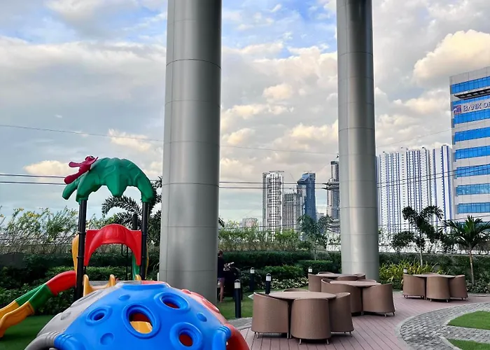 Deluxe Executive Corner Unit In Makati Apartment