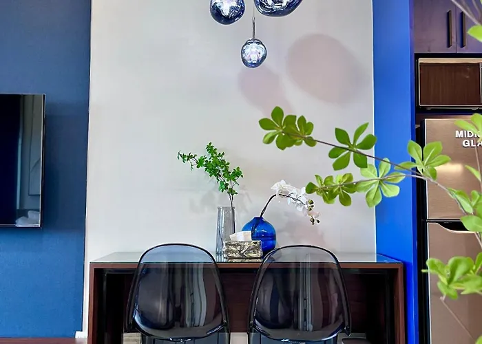 Deluxe Executive Corner Unit In Makati *