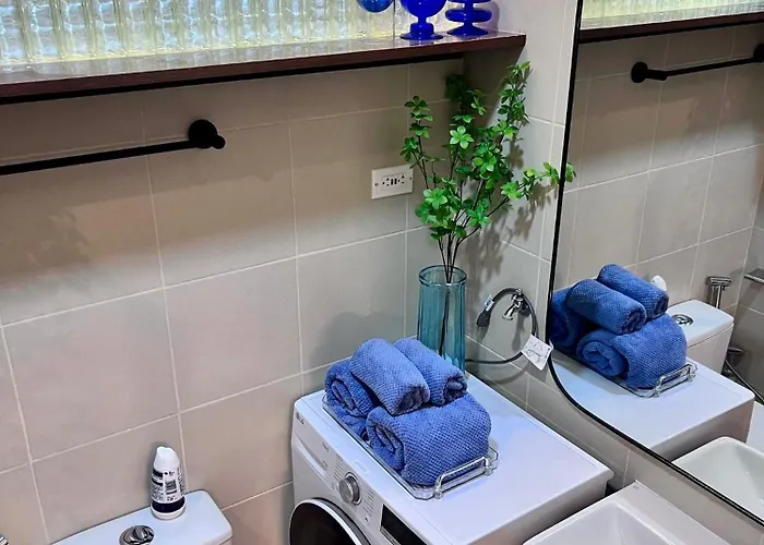 Deluxe Executive Corner Unit In Makati * Manila