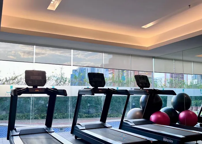Apartment Deluxe Executive Corner Unit In Makati *