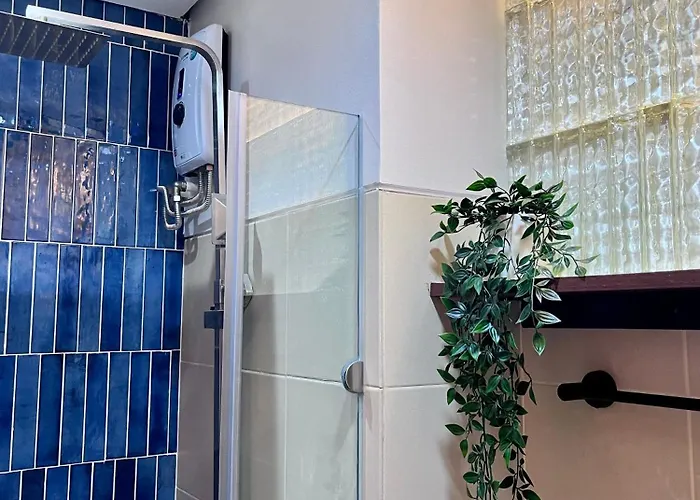 Deluxe Executive Corner Unit In Makati * Manila