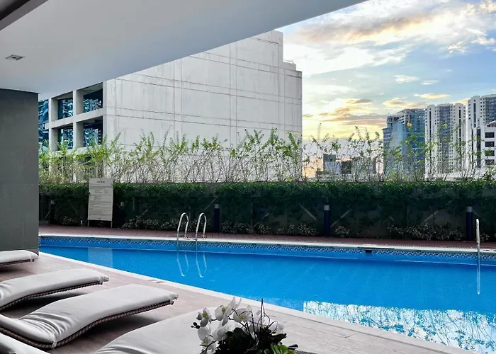 Deluxe Executive Corner Unit In Makati Apartment